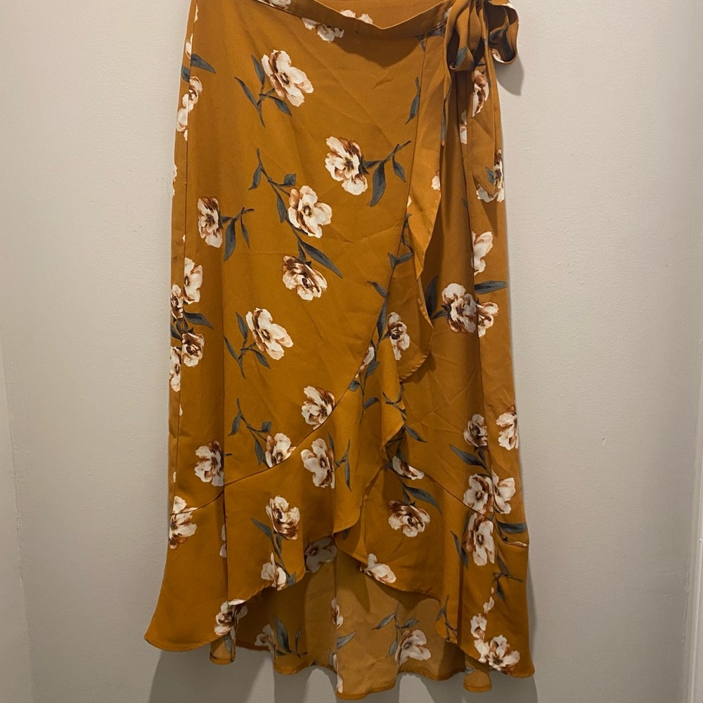 Xhilaration Tie Around Floral Skirt Mustard Yellow Women’s Size Small Boho EUC